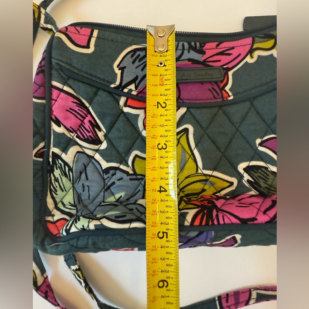 Vera Bradley Floral Quilted Crossbody/Hipster Zip Bag with shoulder strap - Picture 8 of 9